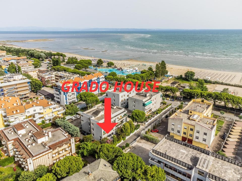 Property building, Nearby landmark, Day, Natural landscape, Bird's eye view, Beach, Sea view, Street view, Location