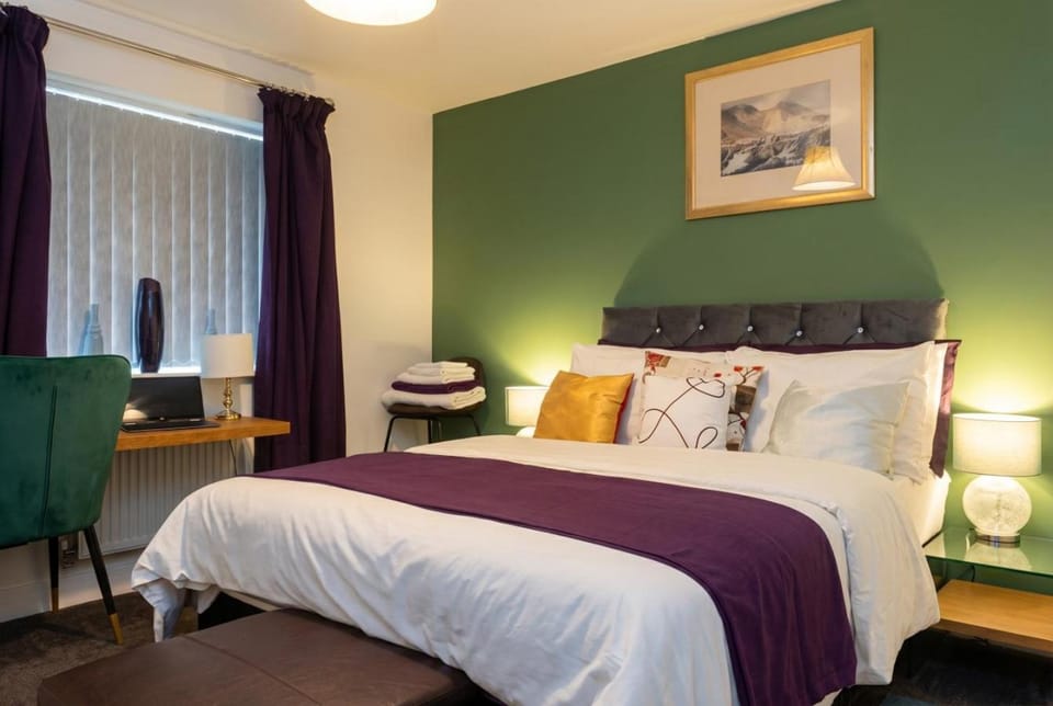Bed, Photo of the whole room, Bedroom