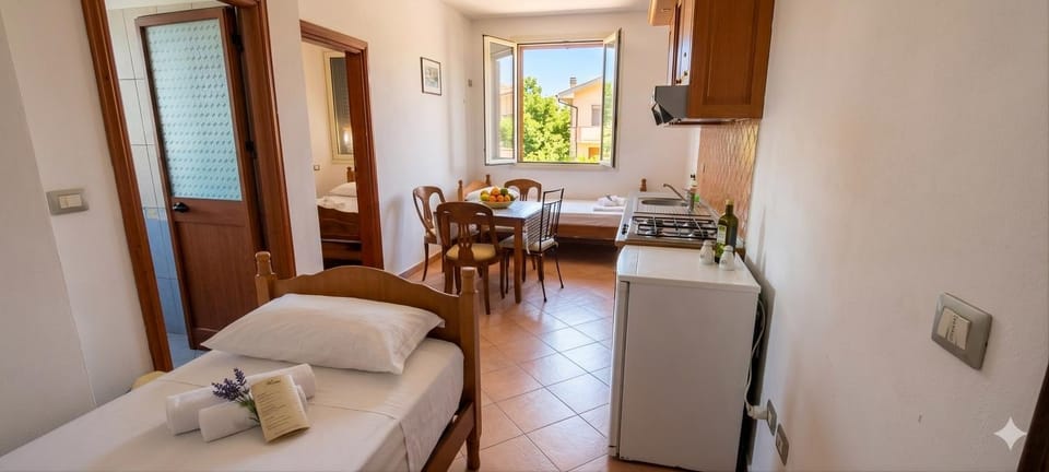 Bed, Kitchen or kitchenette, Seating area, Bedroom, kitchen