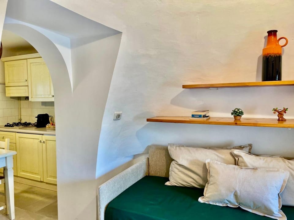 Kitchen or kitchenette, Photo of the whole room, Dining area, minibar, stove