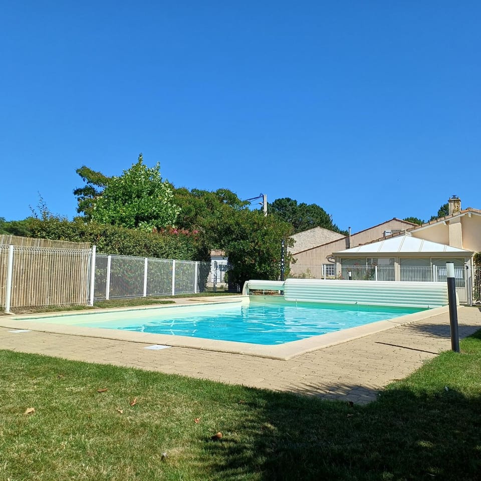 Swimming pool, Swimming pool