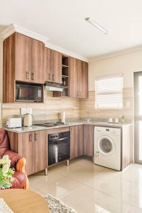 Goodwood Oasis Free WiFi-Parking 2 Apartment in Cape Town