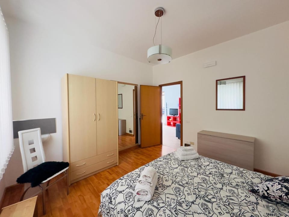 Bedroom, air conditioner