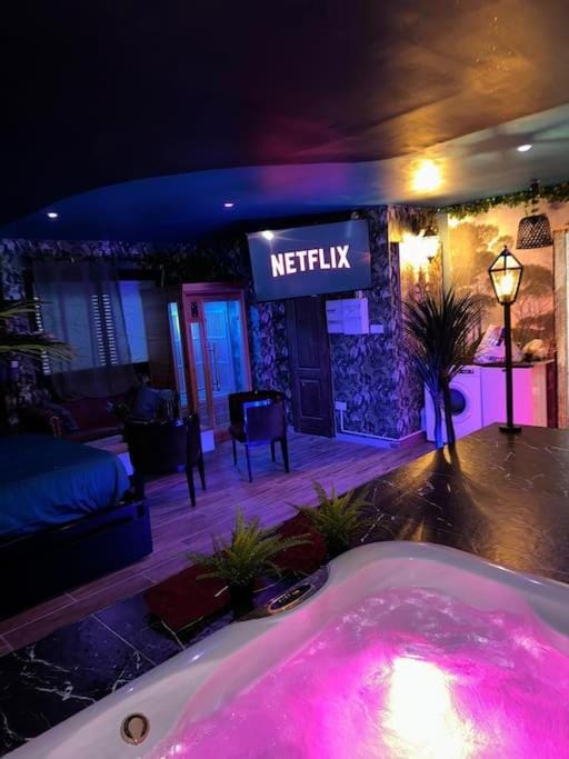 Marbella Logement privatif -Jacuzzi-Sauna Apartment in French Riviera