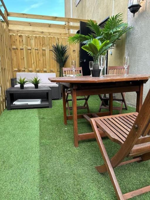 Garden, Balcony/Terrace