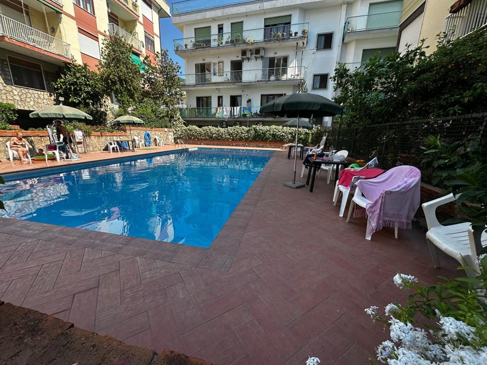 home & pool 2 Apartment in Sorrento