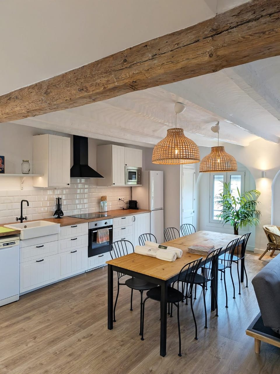 Kitchen or kitchenette, dishwasher, oven, pet friendly, stove
