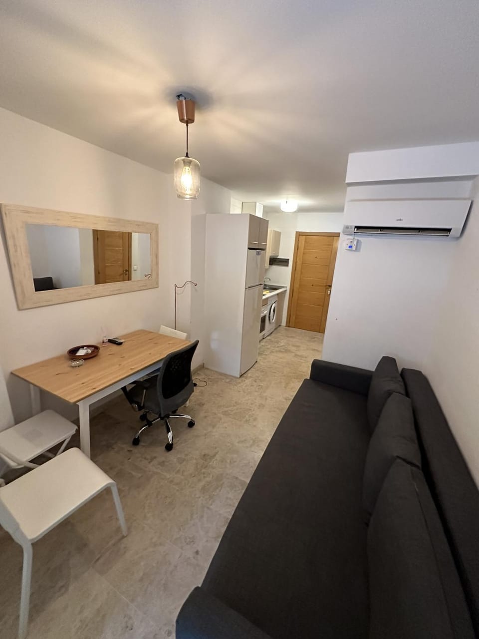 TV and multimedia, Living room, Seating area, Dining area, air conditioner