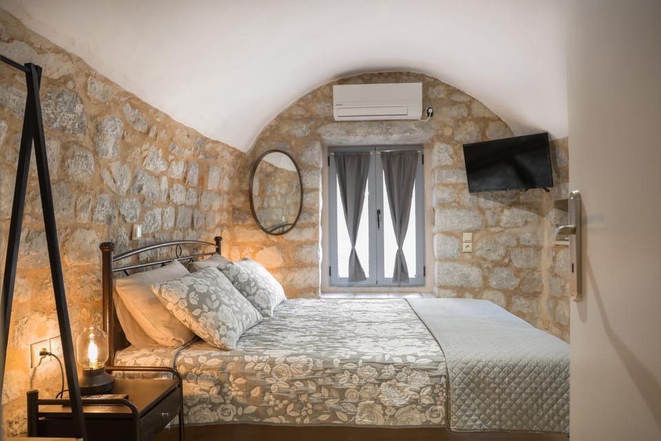 Bed, TV and multimedia, Photo of the whole room, Bedroom, air conditioner