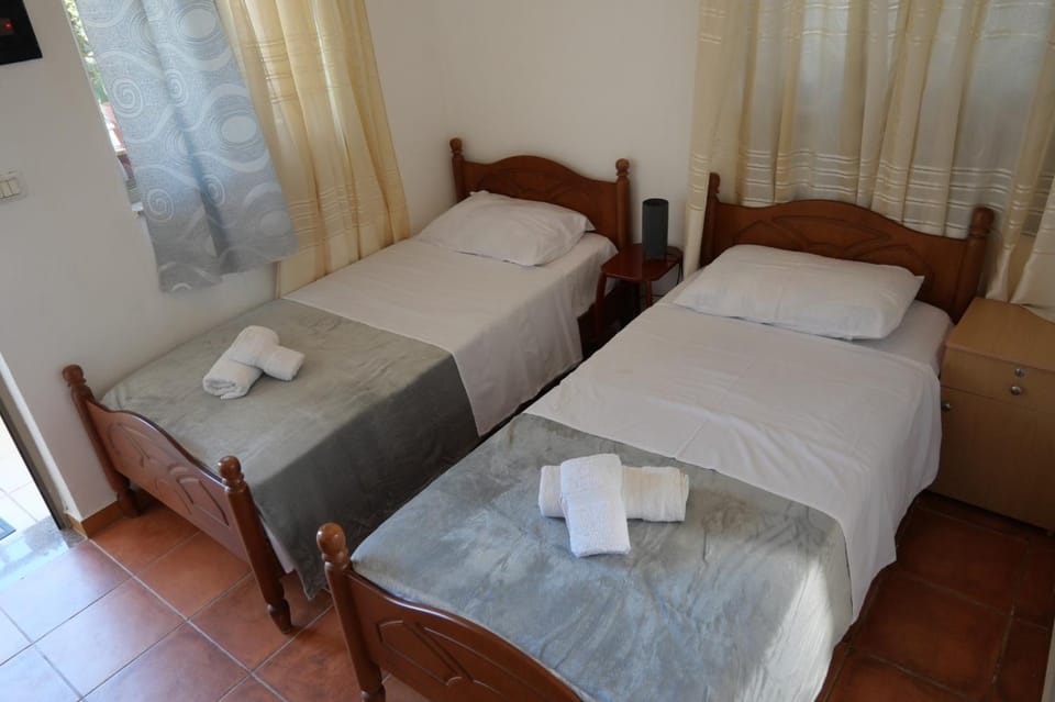 Summer House - Room for 2 people in 2nd Floor House in Montenegro