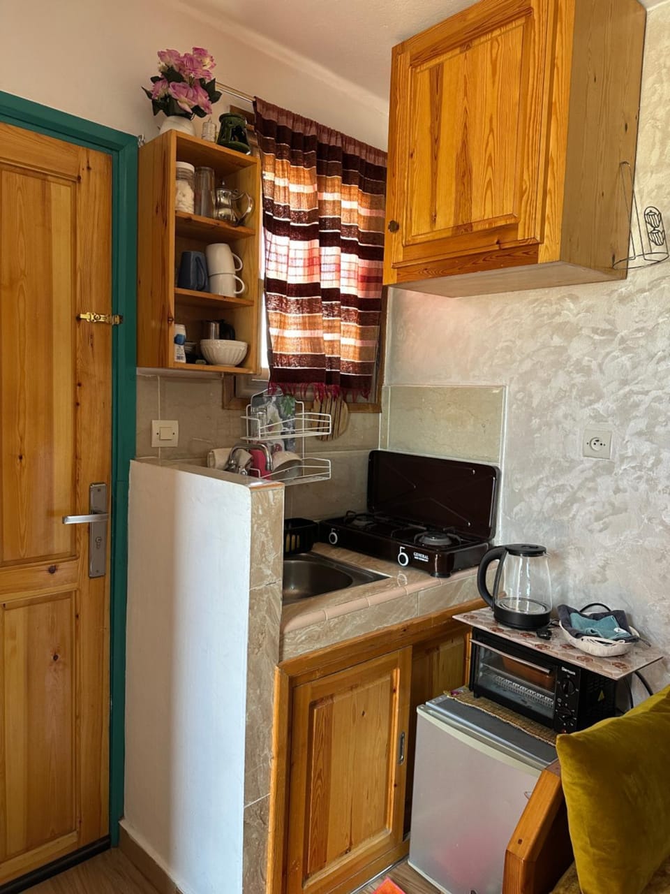 Kitchen or kitchenette, dishwasher, minibar, oven