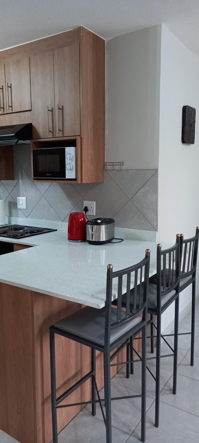 Kitchen or kitchenette, Dining area, stove