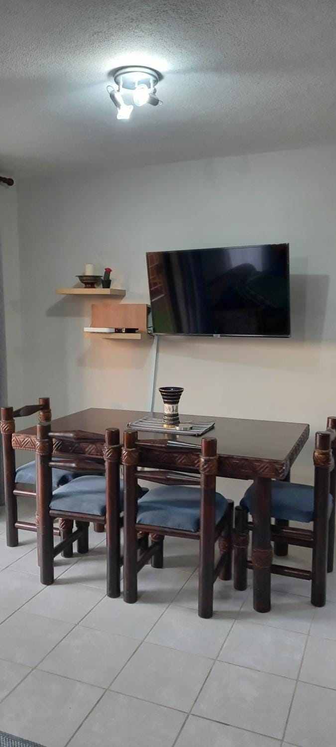 TV and multimedia, Seating area, Dining area