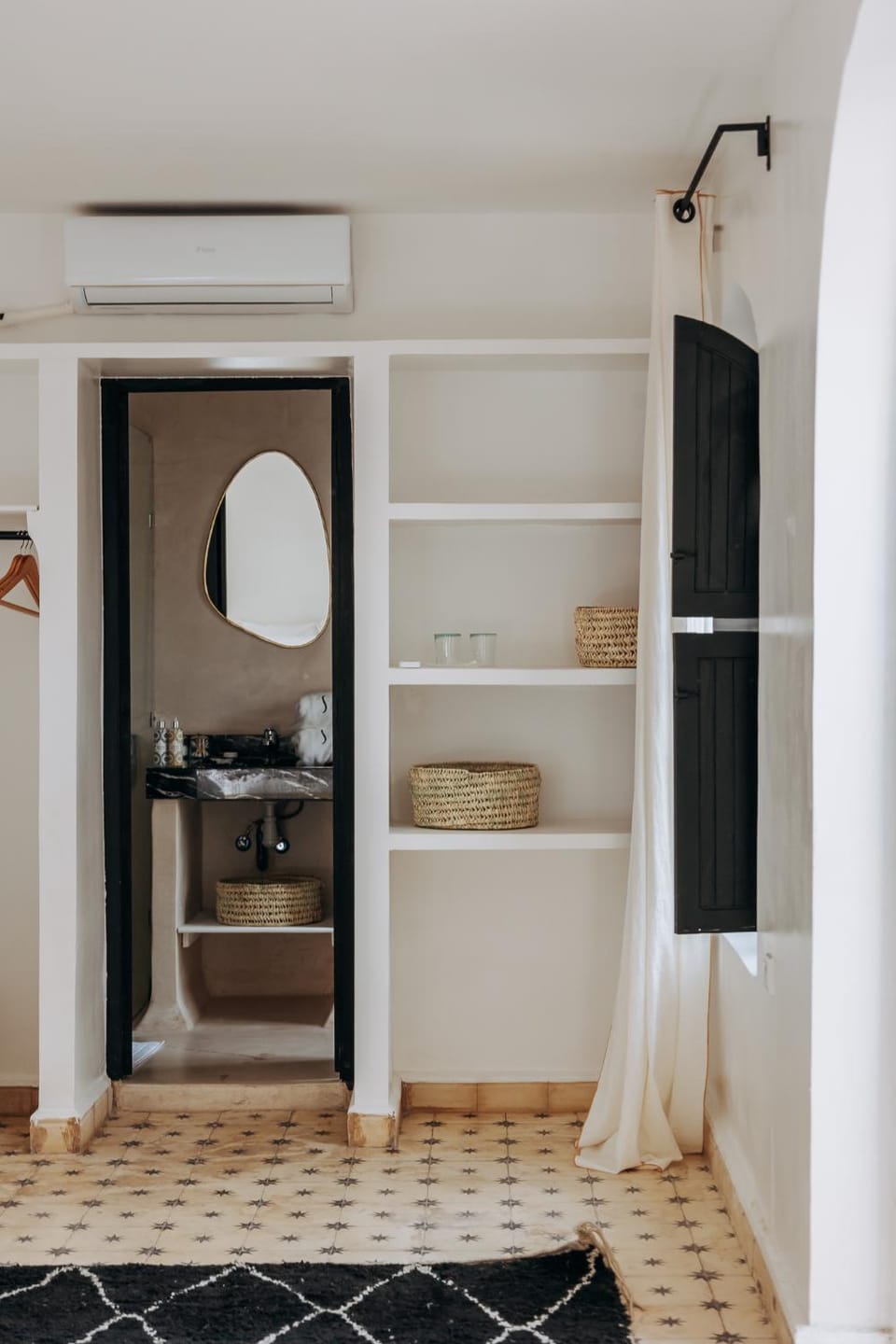 Shower, Bedroom, wardrobe, Internal: Not applicable to any particular room