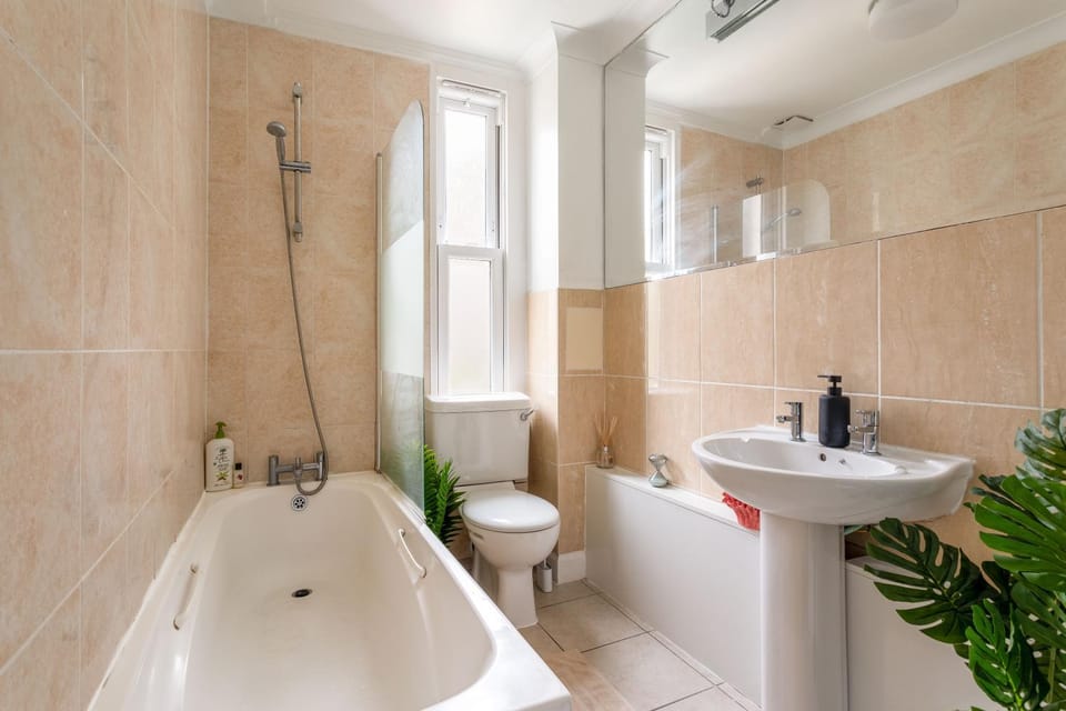Shower, Toilet, Bathroom, Bath, towels