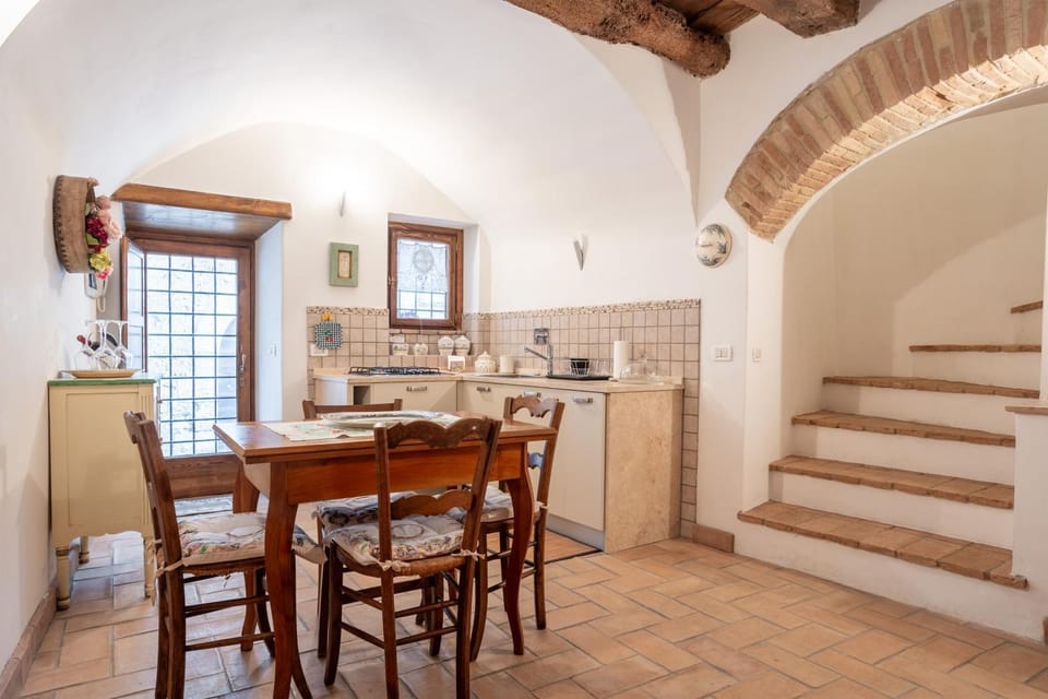 Kitchen or kitchenette, Dining area, pet friendly, stove