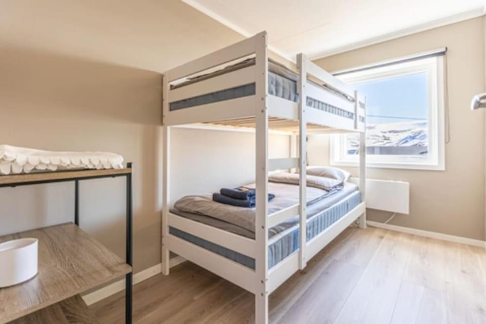 Bedroom, bunk bed, towels