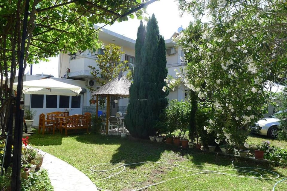 Summer House -Room for 5 people in 1st Floor - J House in Montenegro