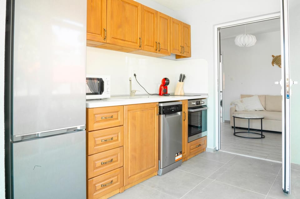 Kitchen or kitchenette, oven, stove