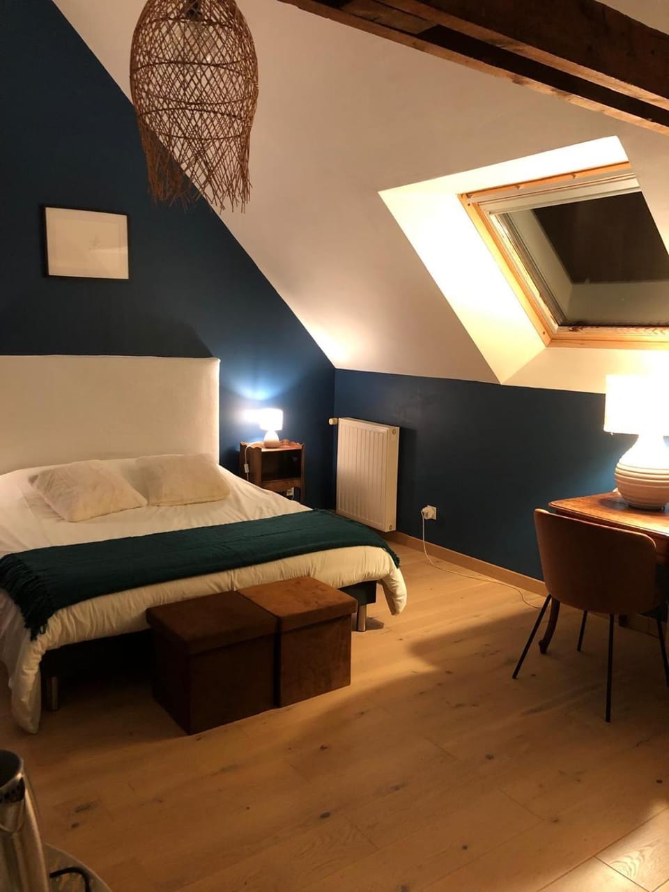 Bed, Photo of the whole room, Bedroom