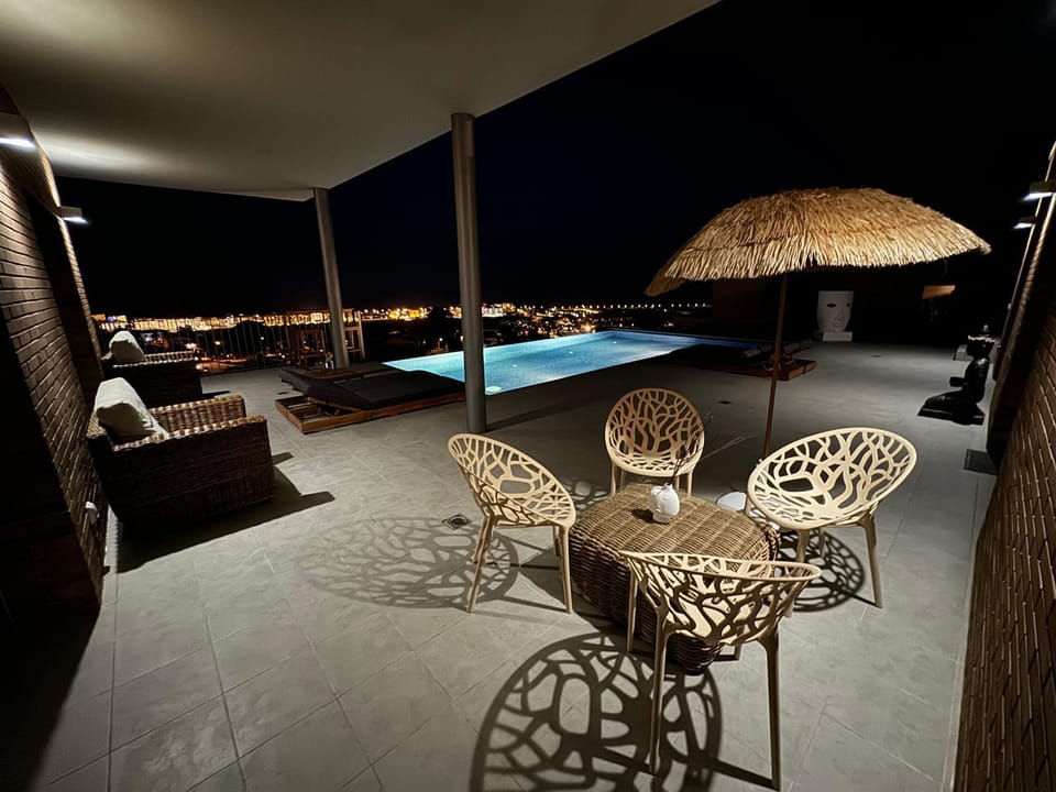 Night, Balcony/Terrace, Seating area, Swimming pool