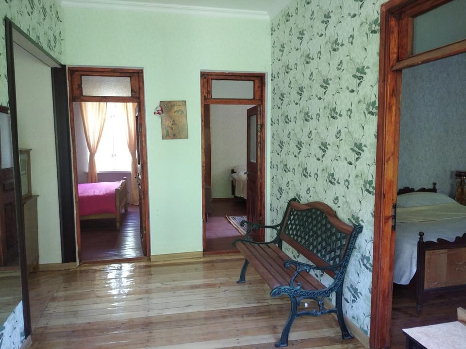 Photo of the whole room, Seating area