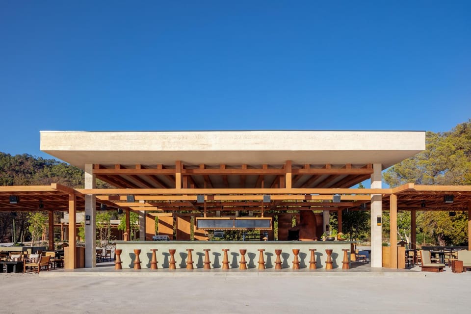 Property building, Restaurant/places to eat