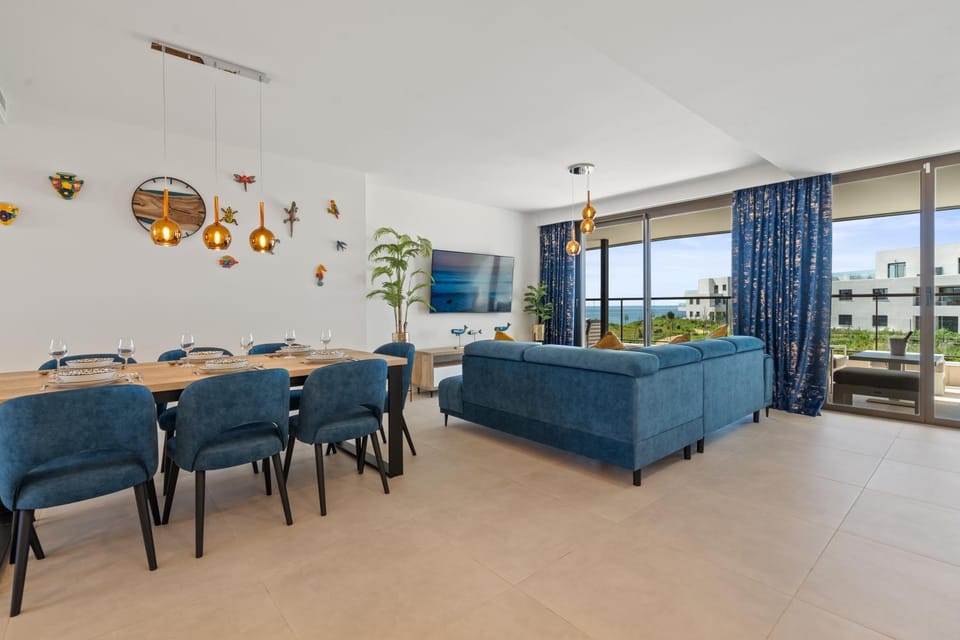 Living room, Dining area
