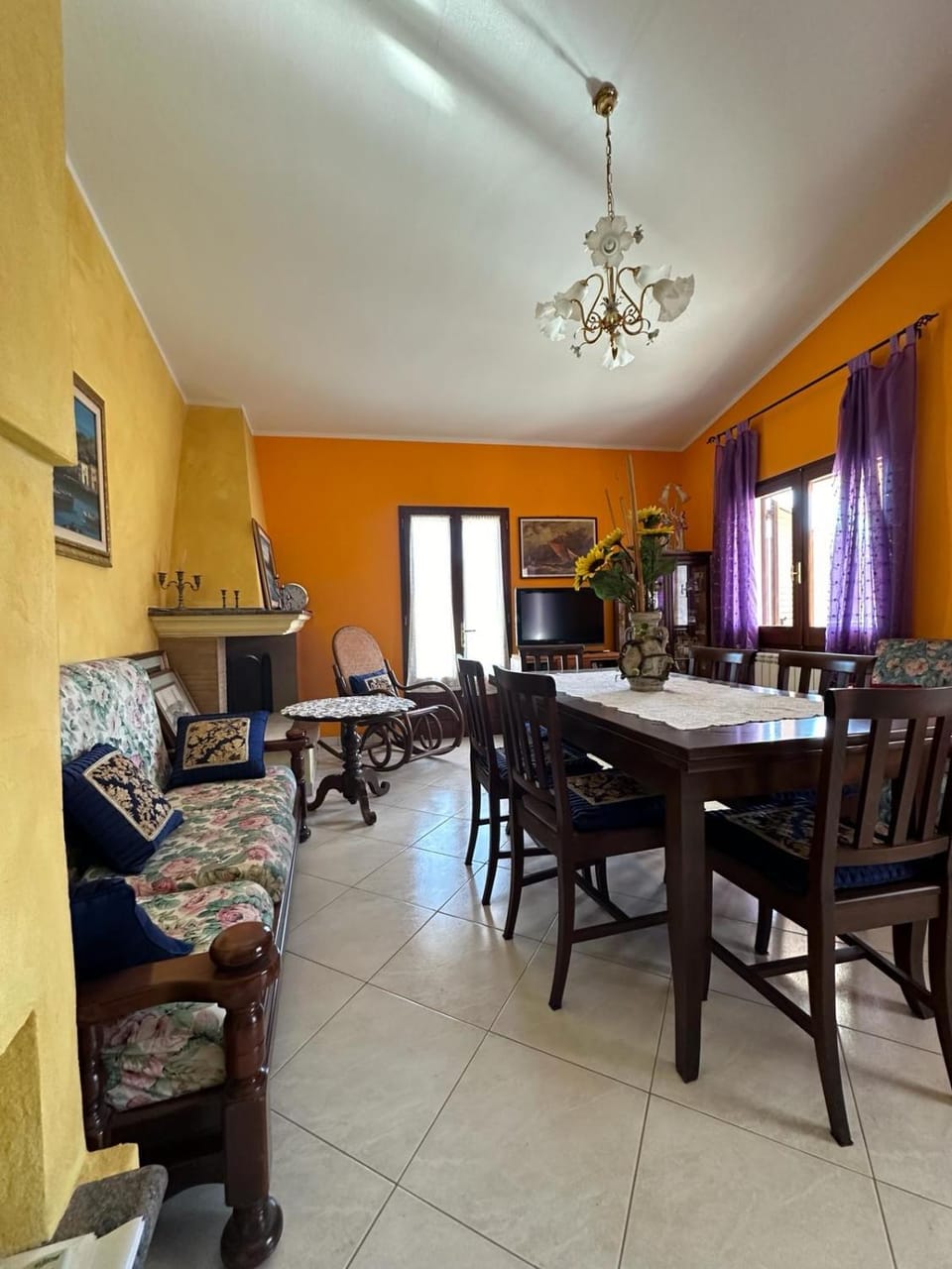 Living room, Seating area
