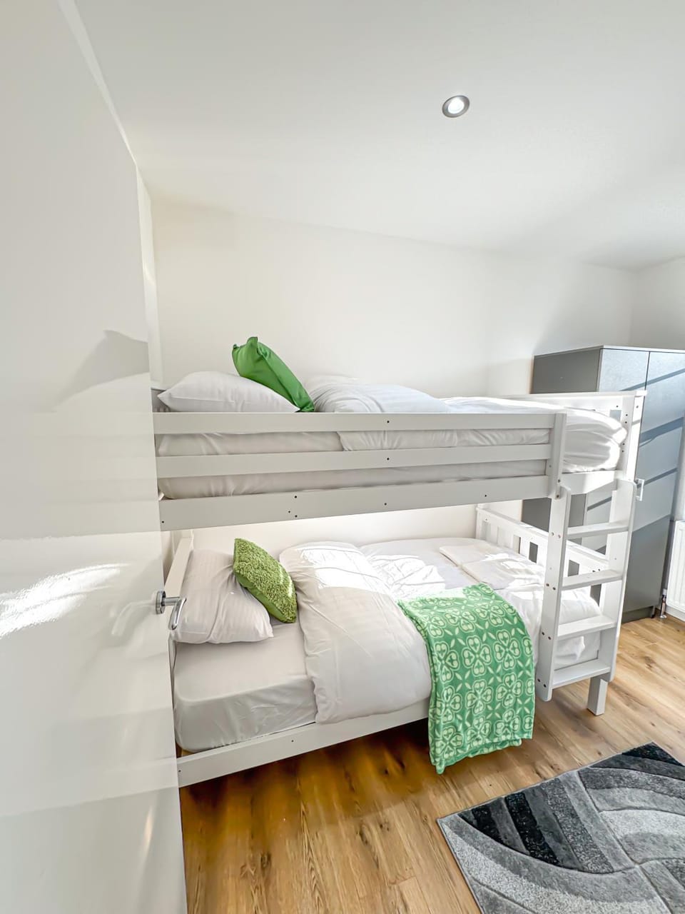 Luxury Flat for 6 - 5 Min Walk from Camden Market HW4 Apartment in London Borough of Islington