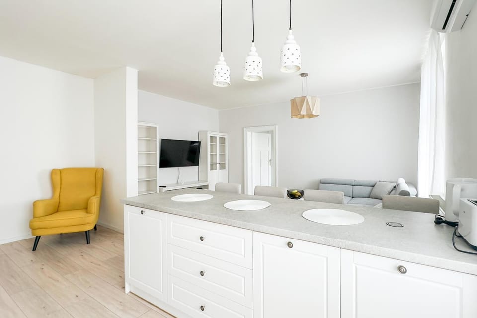 TV and multimedia, Kitchen or kitchenette, Seating area
