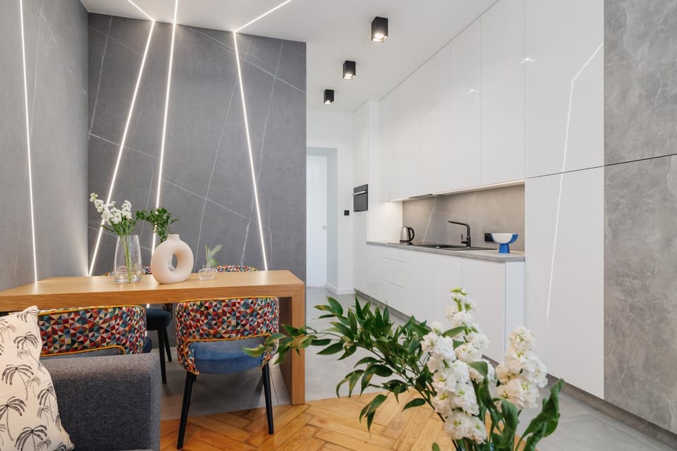 Kitchen or kitchenette, Dining area