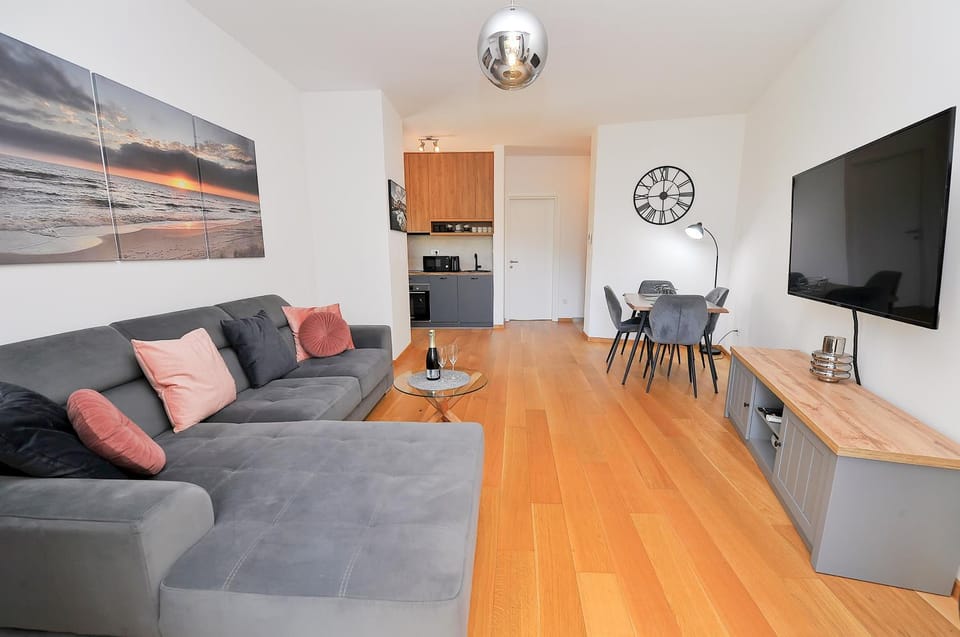 TV and multimedia, Kitchen or kitchenette, Living room, Dining area
