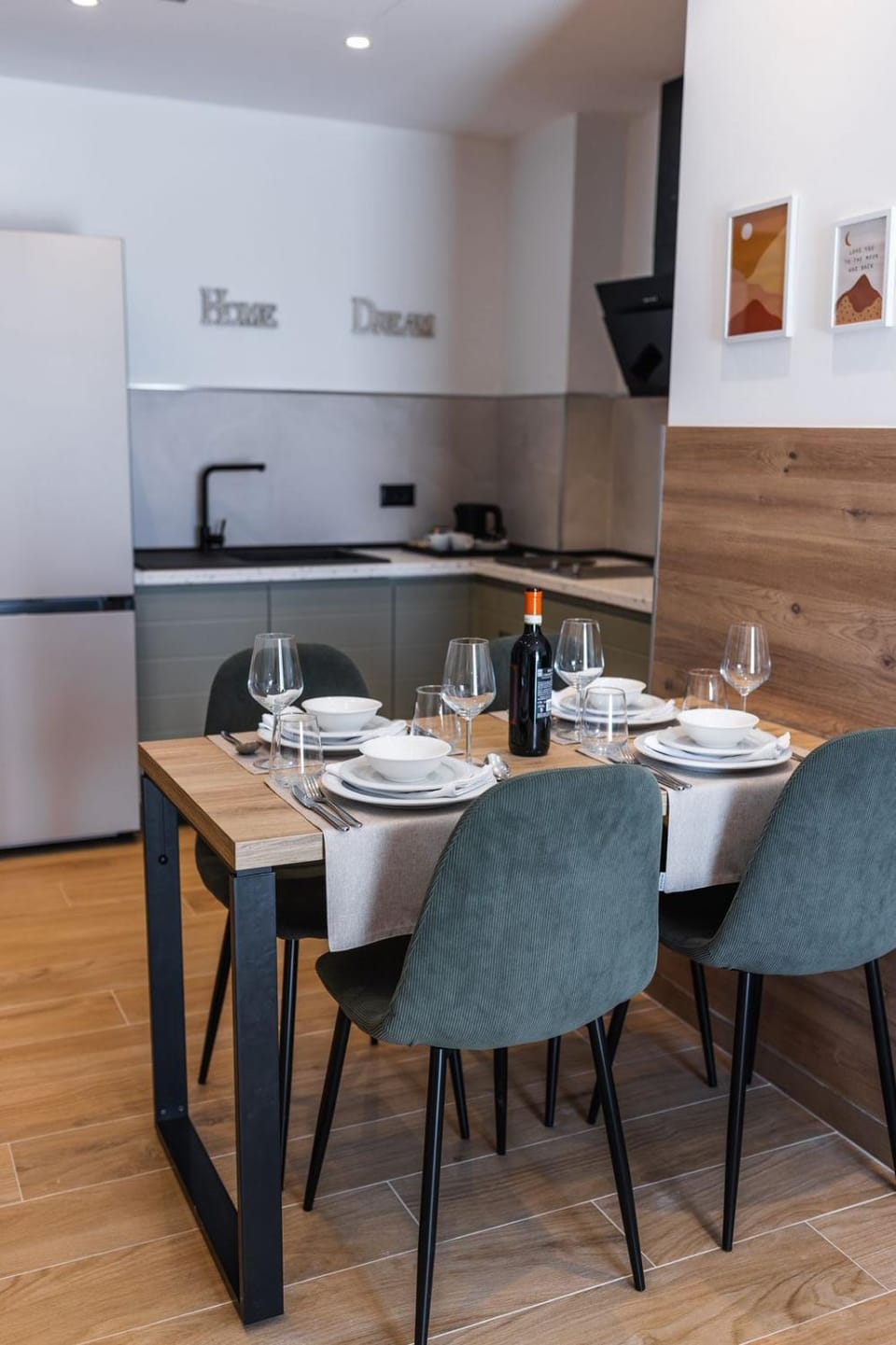 Kitchen or kitchenette, Living room, Seating area, Dining area