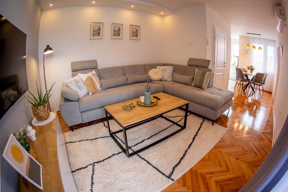 TV and multimedia, Seating area