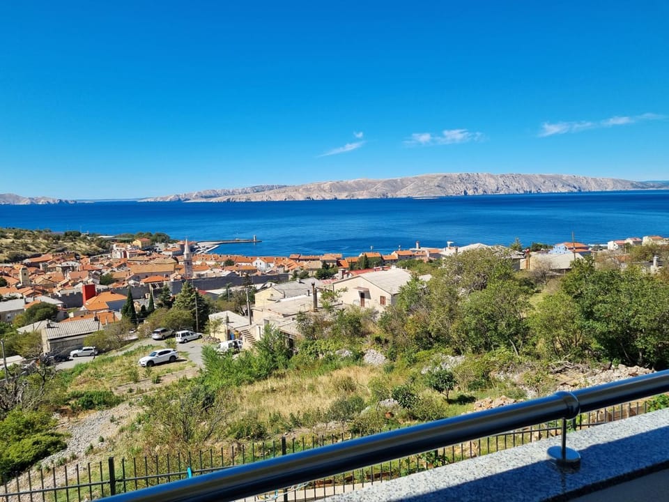 City view, Sea view
