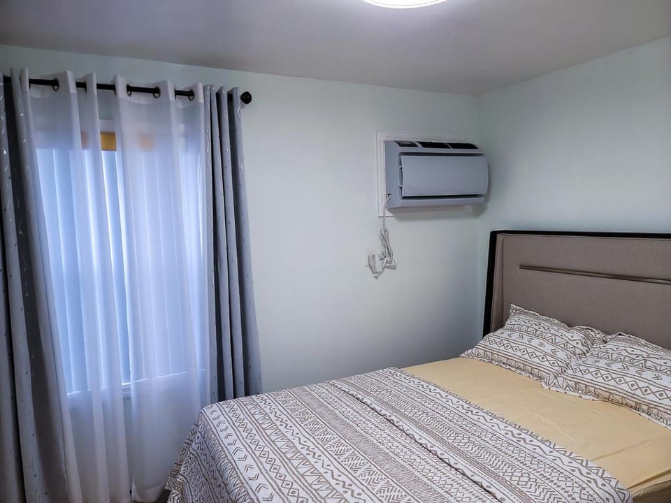 Bed, Bedroom, air conditioner