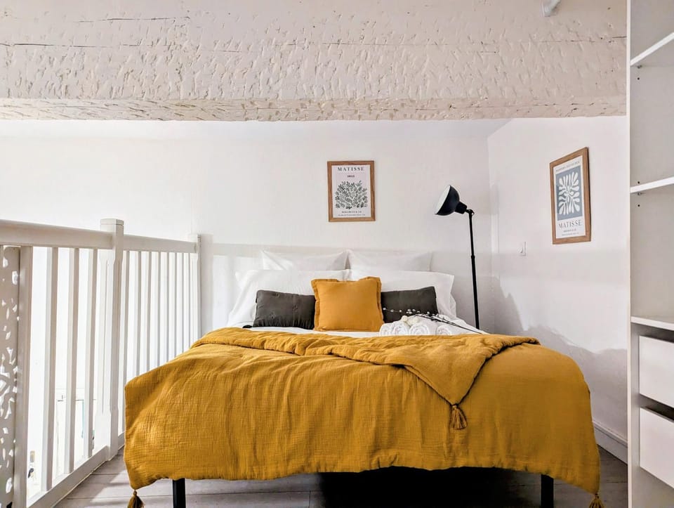 Bed, Bedroom