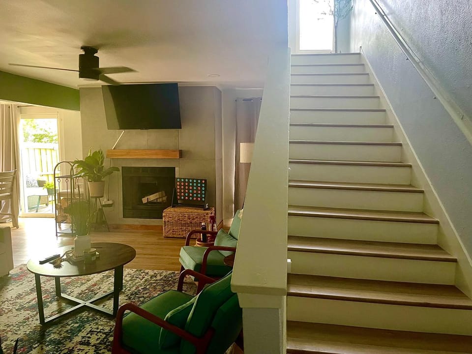 Communal lounge/ TV room, Living room, fireplace