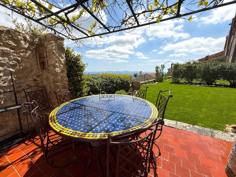 Le Logis - Maison authentique avec jardin et vue panoramique House in French Riviera