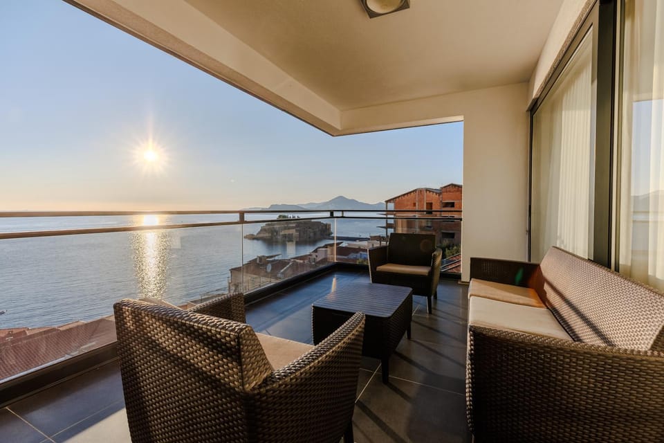 Day, Balcony/Terrace, Landmark view, Sea view