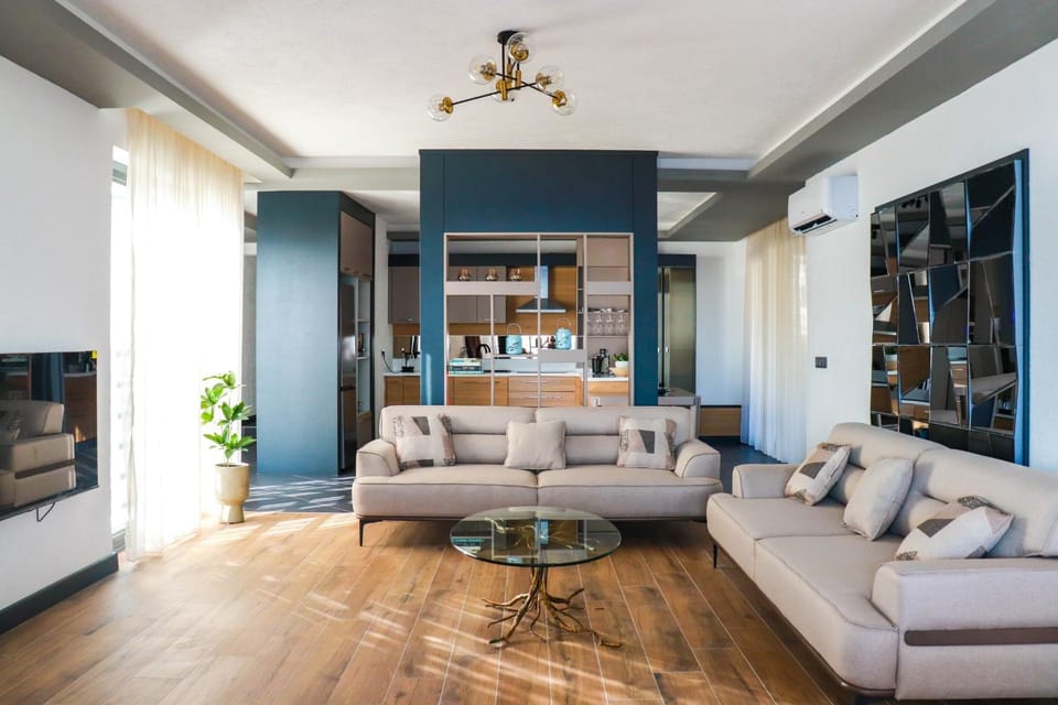 TV and multimedia, Kitchen or kitchenette, Living room, Seating area
