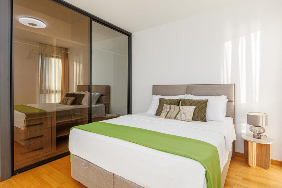 Bed, Bedroom, wardrobe, air conditioner