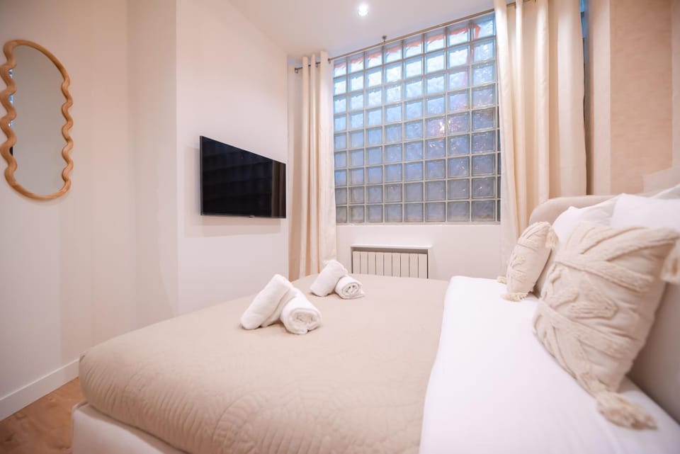 Bed, TV and multimedia
