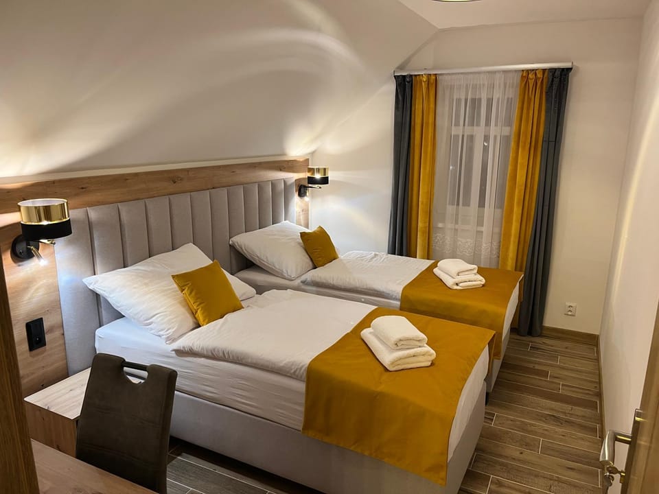 Photo of the whole room, Bedroom, towels