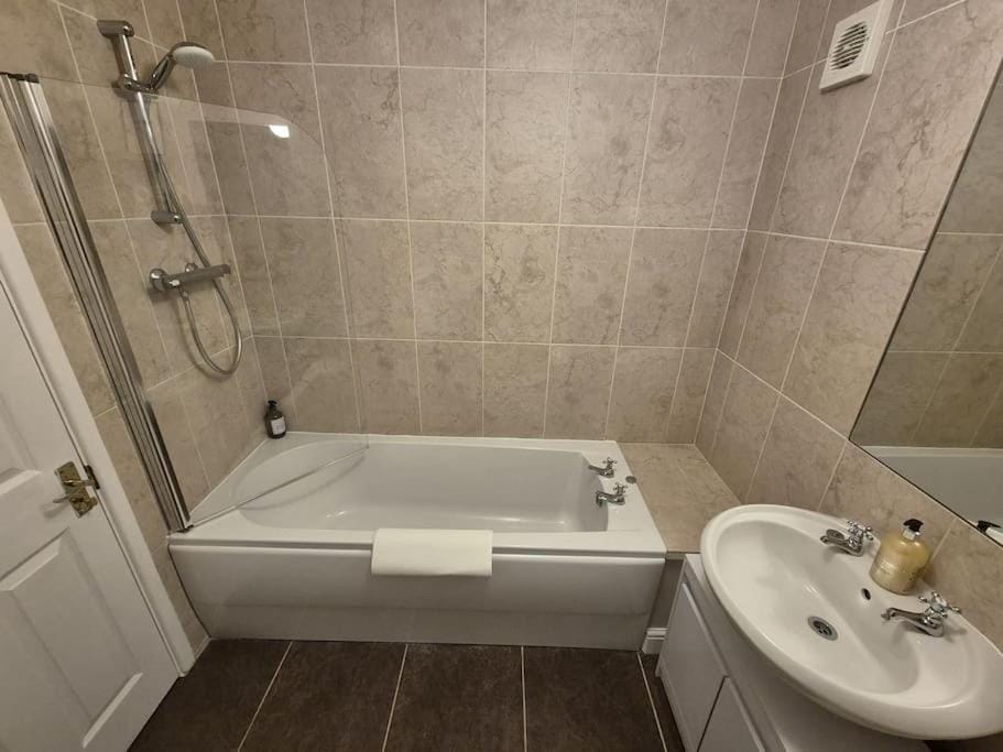 Shower, Bathroom, Bath, towels
