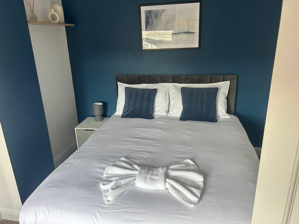 Bed, Photo of the whole room, Bedroom, hair dryier, towels