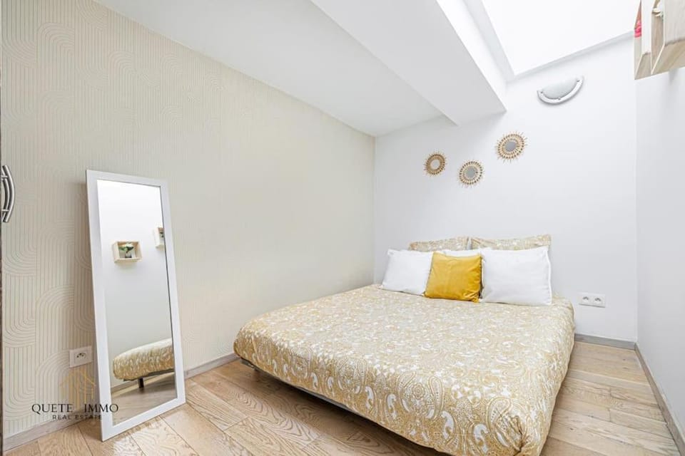 Bed, Photo of the whole room, Bedroom, wardrobe