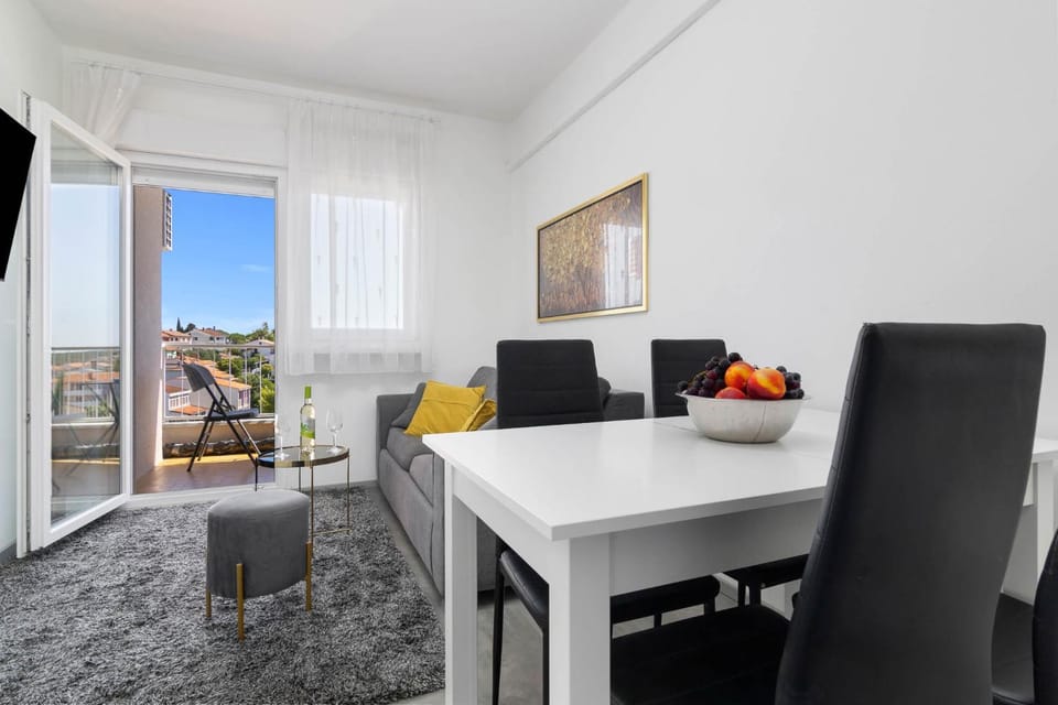 Apartman Tombili 7- minute walk to the Valsaline beach and Lungomare promenade Apartment in Pula