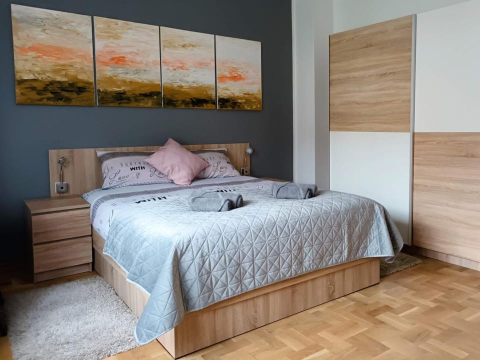 Bed, Bedroom